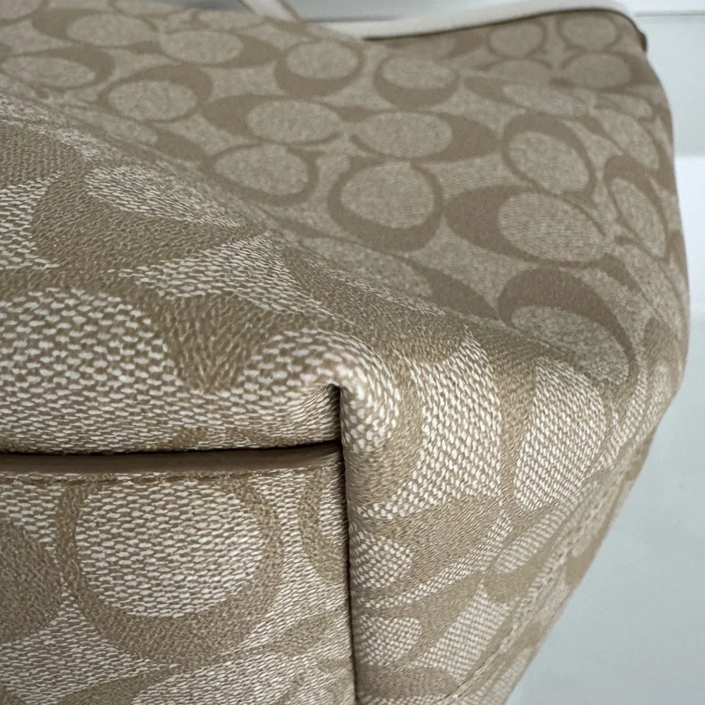 Coach signature street